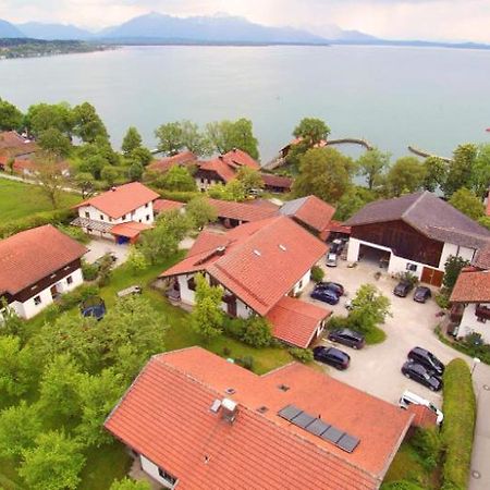 Gaeste- Und Apartmenthaus Wiesholler Chieming Dış mekan fotoğraf