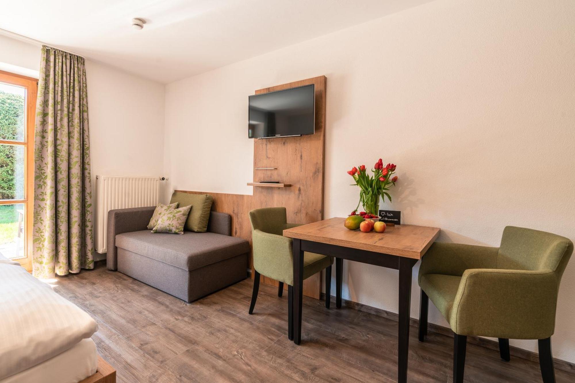 Gaeste- Und Apartmenthaus Wiesholler Chieming Dış mekan fotoğraf